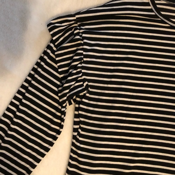 NWT Ruffle Sleeve Long Sleeve Top Size XL/XG - Picture 3 of 7